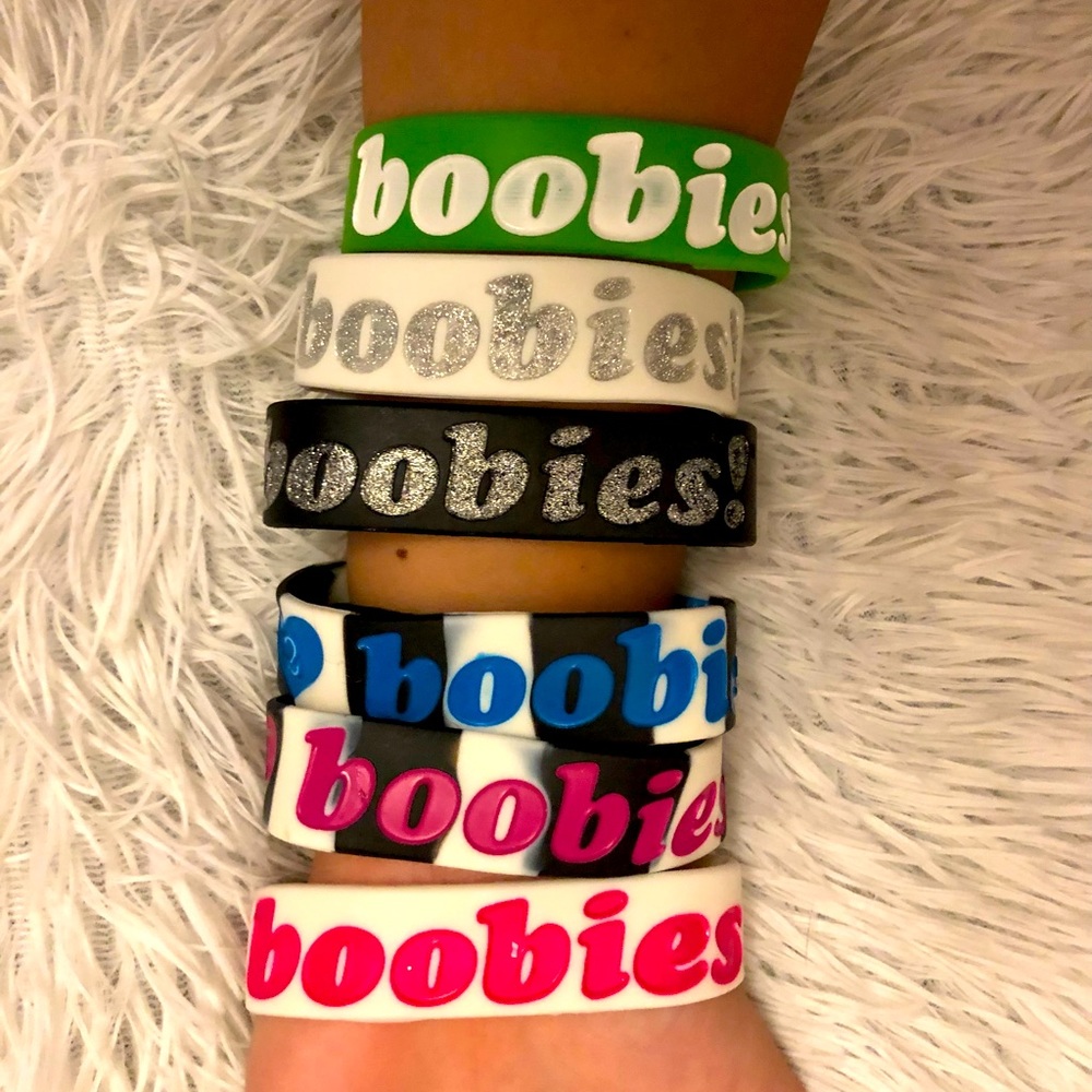 “i <3 boobies !” keep a breast silicon bracelets